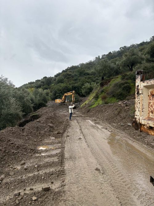 <b>Navigation tip:</b> Hover mouse on top of the right or left side of the image to see the next or previous image respectively.<br /><br />You are browsing images from the article:<br /><span class="sigProPopupCaption">Πληγωμένη η κεντρική και νoτιοδυτική Λακωνία: Δύσκολη η επόμενη ημέρα</span>