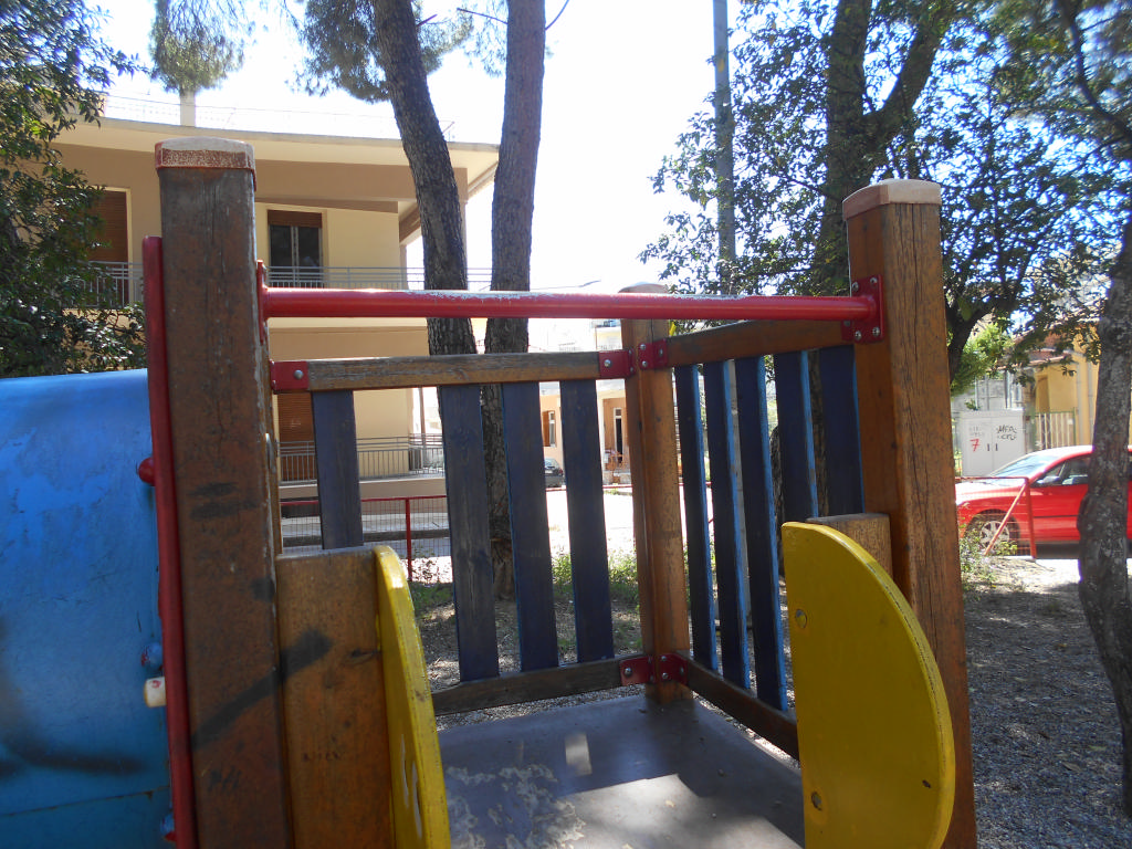 3 paidiki xara Douka