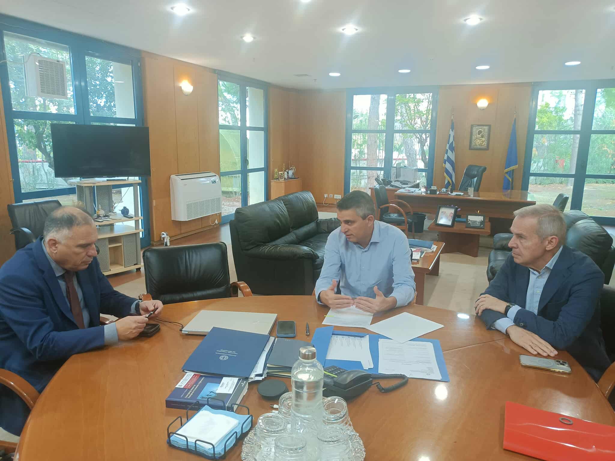 Kritikos Davakis se Dima