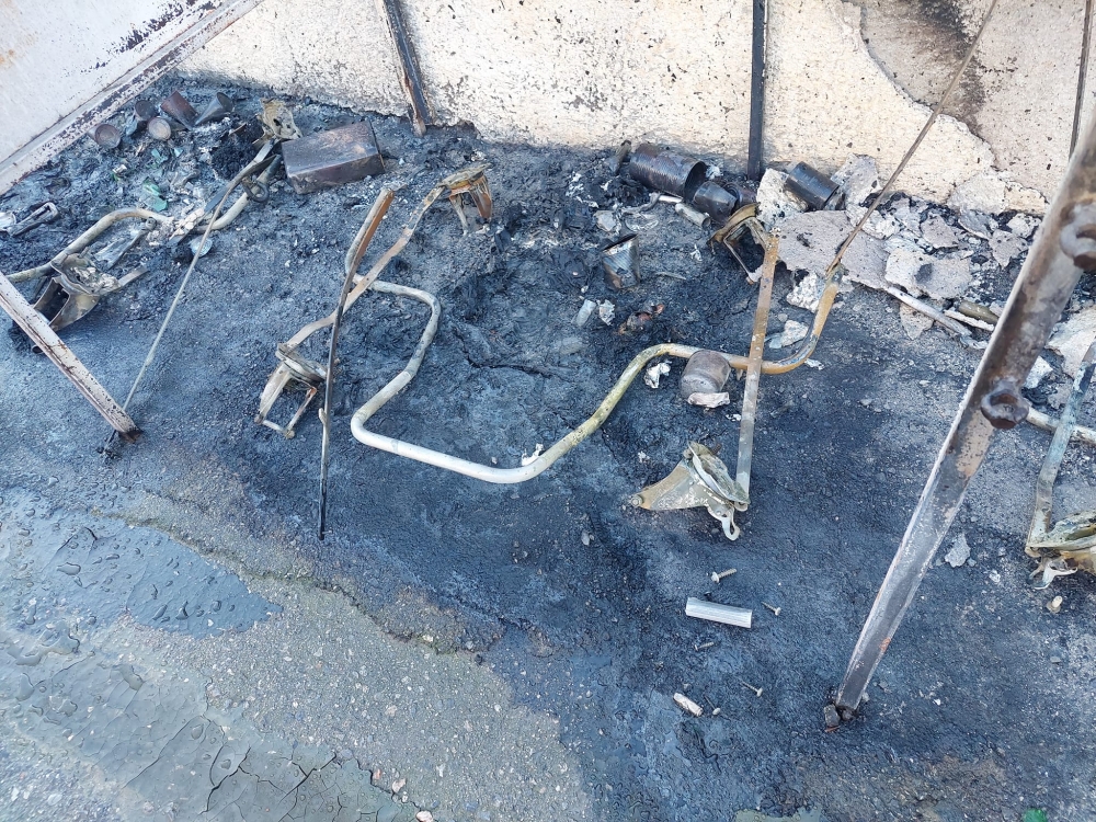 Στάχτη έγιναν οι κάδοι απορριμμάτων στο Μαυροβούνι