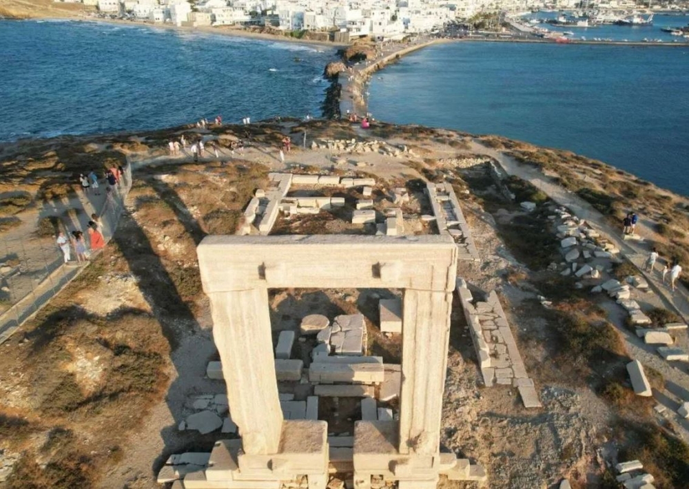 &Tau;&omicron; &nu;&eta;&sigma;&iota;&omega;&tau;&iota;&kappa;ό &tau;&omicron;&pi;ί&omicron; &tau;&eta;&sigmaf; &Nu;ά&xi;&omicron;&upsilon; &sigma;&tau;&omicron; &epsilon;&pi;ί&kappa;&epsilon;&nu;&tau;&rho;&omicron; &tau;&eta;&sigmaf; &delta;&iota;&alpha;&mu;ά&chi;&eta;&sigmaf; &gamma;&iota;&alpha; &tau;&alpha; &alpha;&iota;&omicron;&lambda;&iota;&kappa;ά