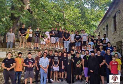 Πνευματική συνάντηση του Μητροπολίτη Ευσταθίου με τους μικρούς κατασκηνωτές της Ταϋγέτης