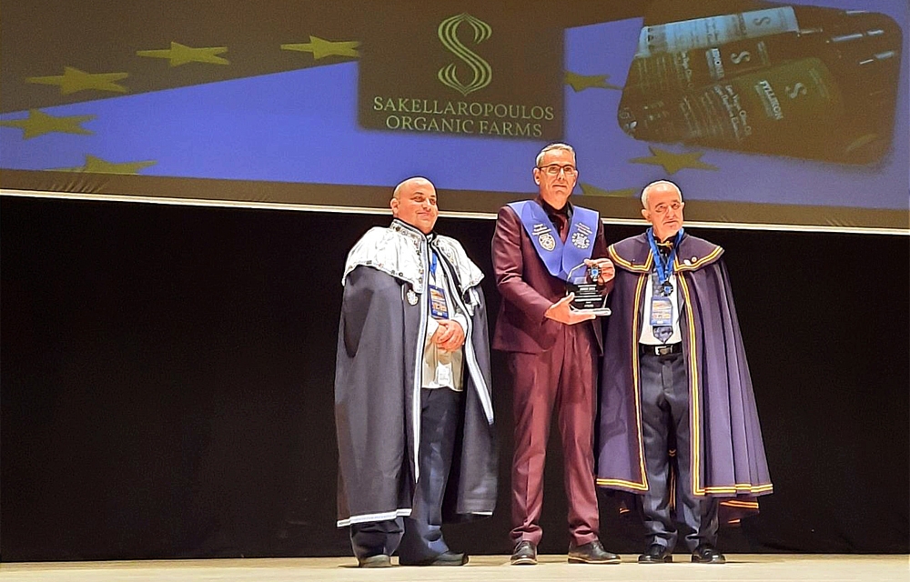 &Beta;&rho;&alpha;&beta;&epsilon;ί&omicron; &laquo;&Kappa;&alpha;&lambda;ύ&tau;&epsilon;&rho;&omicron;&upsilon; &Epsilon;&upsilon;&rho;&omega;&pi;&alpha;ί&omicron;&upsilon; &epsilon;&lambda;&alpha;&iota;&omicron;&pi;&alpha;&rho;&alpha;&gamma;&omega;&gamma;&omicron;ύ&raquo; &sigma;&tau;&omicron;&upsilon;&sigmaf; &Epsilon;&lambda;&alpha;&iota;ώ&nu;&epsilon;&sigmaf; &Sigma;&alpha;&kappa;&epsilon;&lambda;&lambda;&alpha;&rho;ό&pi;&omicron;&upsilon;&lambda;&omicron;&upsilon;