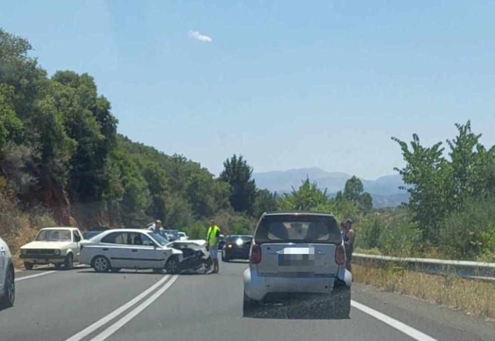 &Delta;ύ&omicron; &tau;&rho;&omicron;&chi;&alpha;ί&alpha; &sigma;&tau;&eta;&nu; &Epsilon;&Omicron; &Sigma;&pi;ά&rho;&tau;&eta;&sigmaf;-&Gamma;&upsilon;&theta;&epsilon;ί&omicron;&upsilon; (&Phi;&Omega;&Tau;&Omicron;)