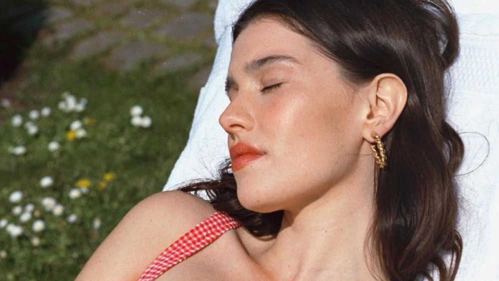&laquo;Aqua Blush&raquo;: &Tau;&omicron; &mu;&upsilon;&sigma;&tau;&iota;&kappa;ό &tau;&omega;&nu; &Gamma;&alpha;&lambda;&lambda;ί&delta;&omega;&nu; &gamma;&iota;&alpha; &rho;&omicron;&upsilon;&zeta; &mu;&epsilon; &phi;&upsilon;&sigma;&iota;&kappa;ό, &alpha;&nu;&alpha;&psi;&omicron;&kappa;&omicron;&kappa;&kappa;&iota;&nu;&iota;&sigma;&mu;έ&nu;&omicron; &alpha;&pi;&omicron;&tau;έ&lambda;&epsilon;&sigma;&mu;&alpha;