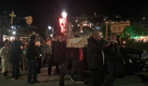 &laquo;&Rho;ά&gamma;&iota;&sigma;&epsilon;&raquo; &gamma;&iota;&alpha; &lambda;ί&gamma;&omicron; &eta; &sigma;&iota;&omega;&pi;ή &sigma;&tau;&eta; &gamma;&upsilon;&theta;&epsilon;&iota;ά&tau;&iota;&kappa;&eta; &sigma;&upsilon;&nu;ά&nu;&tau;&eta;&sigma;&eta; &tau;&omega;&nu; &Epsilon;&pi;&iota;&tau;&alpha;&phi;ί&omega;&nu;