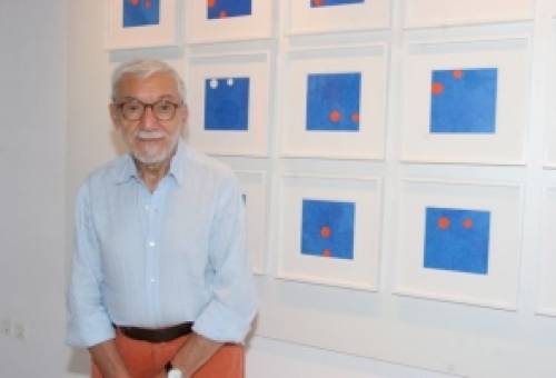 Τα φώτα της γκαλερί Citronne πάνω στο Λάκωνα Στηβ Αντωνάκο