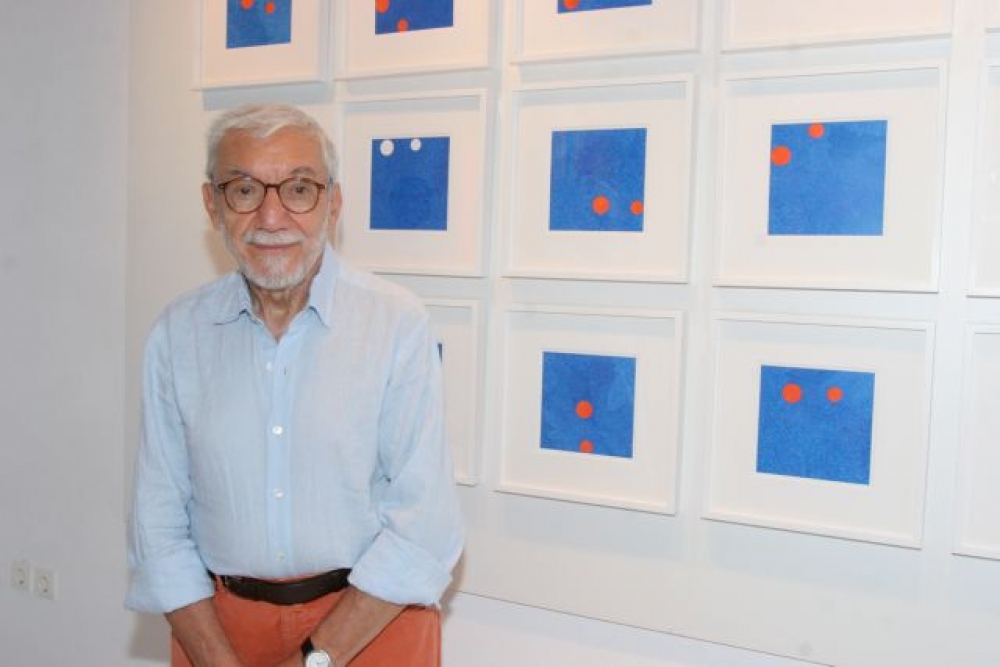 Τα φώτα της γκαλερί Citronne πάνω στο Λάκωνα Στηβ Αντωνάκο