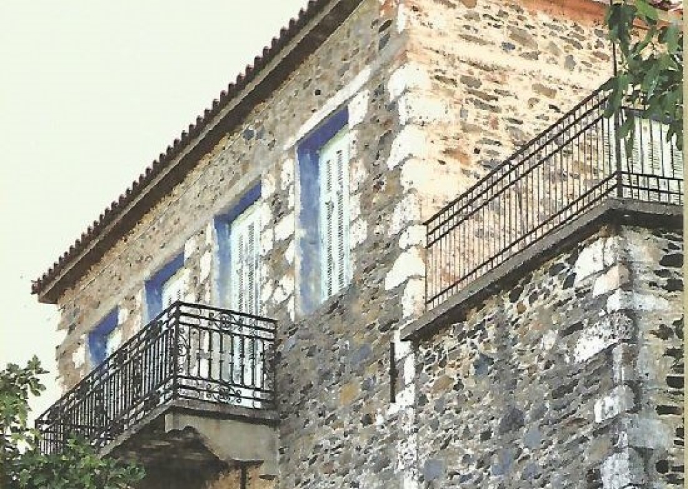 &Pi;&alpha;&rho;&omicron;&upsilon;&sigma;ί&alpha;&sigma;&eta; &beta;&iota;&beta;&lambda;ί&omicron;&upsilon;: &laquo;&Pi;&epsilon;&tau;&rho;&omicron;&mu;ά&sigma;&tau;&omicron;&rho;&epsilon;&sigmaf; &sigma;&tau;&omicron;&nu; &Beta;&omicron;&upsilon;&rho;&lambda;&iota;ά &tau;&eta;&sigmaf; &Lambda;&alpha;&kappa;&omega;&nu;ί&alpha;&sigmaf;&raquo; &tau;&omicron;&upsilon; &Gamma;&iota;ά&nu;&nu;&eta; &Kappa;&alpha;&pi;&epsilon;&tau;&alpha;&nu;ά&kappa;&eta;