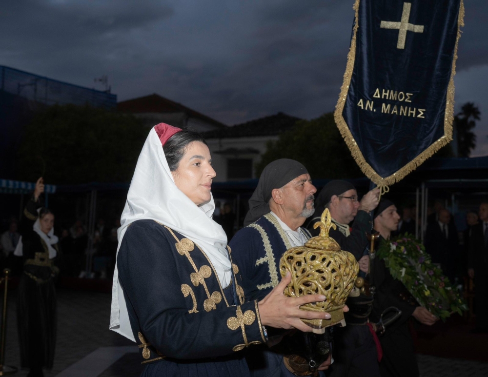&Phi;ό&rho;&omicron;&sigmaf; &tau;&iota;&mu;ή&sigmaf; &alpha;&pi;ό &tau;&omicron;&upsilon;&sigmaf; &Mu;&alpha;&nu;&iota;ά&tau;&epsilon;&sigmaf; &sigma;&tau;&omicron;&upsilon;&sigmaf; &Epsilon;&lambda;&epsilon;ύ&theta;&epsilon;&rho;&omicron;&upsilon;&sigmaf; &Pi;&omicron;&lambda;&iota;&omicron;&rho;&kappa;&eta;&mu;έ&nu;&omicron;&upsilon;&sigmaf; (&Phi;&Omega;&Tau;&Omicron;)