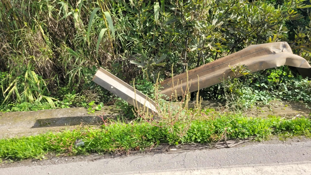 Διαλυμένες μπάρες στη Γυθείου: Προστατευτικές … κατ’ ευφημισμόν