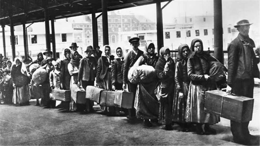 &Omicron;&iota; Έ&lambda;&lambda;&eta;&nu;&epsilon;&sigmaf; &mu;&epsilon;&tau;&alpha;&nu;ά&sigma;&tau;&epsilon;&sigmaf; &sigma;&tau;&eta;&nu; &Alpha;&mu;&epsilon;&rho;&iota;&kappa;ή [&Beta;΄ &Mu;έ&rho;&omicron;&sigmaf;]