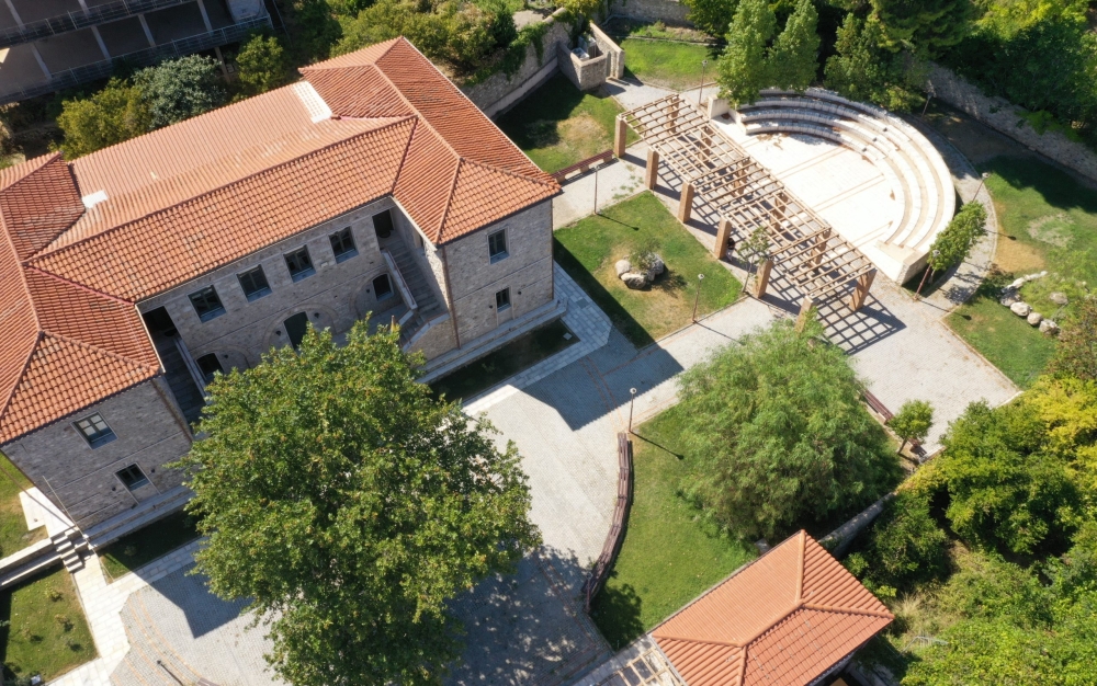 &Alpha;&kappa;έ&phi;&alpha;&lambda;&omicron; &pi;&alpha;&rho;&alpha;&mu;έ&nu;&epsilon;&iota; &tau;&omicron; &Iota;&Nu;&Epsilon;&Beta;&Upsilon;&Pi; &sigma;&tau;&omicron;&nu; &Mu;&upsilon;&sigma;&tau;&rho;ά