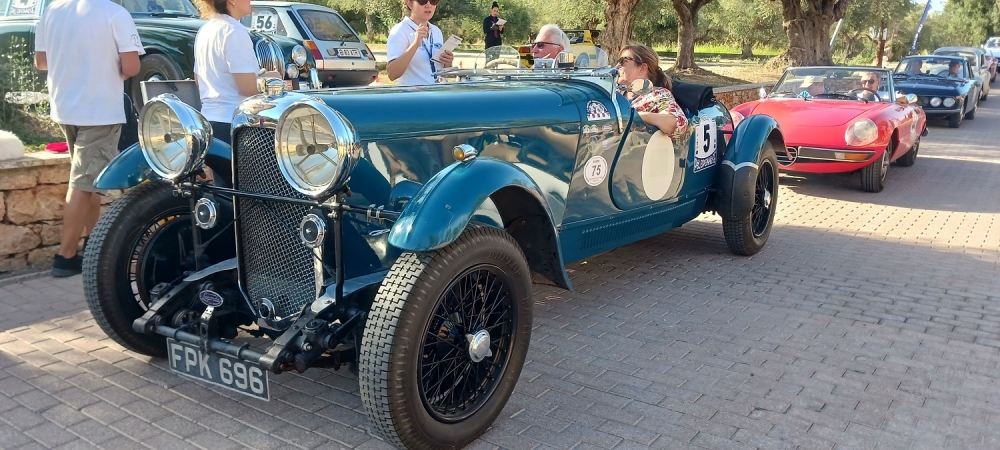 &Tau;&epsilon;&tau;&rho;ά&tau;&rho;&omicron;&chi;&eta; &lambda;ά&mu;&psi;&eta; &epsilon;&pi;&omicron;&chi;ή&sigmaf; &sigma;&epsilon; &Mu;ά&nu;&eta;, &Sigma;&pi;ά&rho;&tau;&eta; &kappa;&alpha;&iota; &Mu;&upsilon;&sigma;&tau;&rho;ά (&Phi;&Omega;&Tau;&Omicron;)