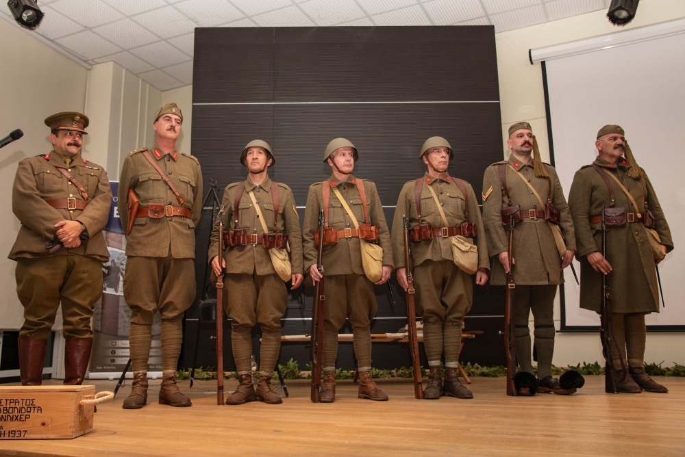 &Tau;&omicron; Έ&pi;&omicron;&sigmaf; &tau;&omicron;&upsilon; '40  &gamma;&rho;ά&phi;&tau;&eta;&kappa;&epsilon; &kappa;&alpha;&iota; &alpha;&pi;ό &tau;&omicron;&upsilon;&sigmaf; &Lambda;ά&kappa;&omega;&nu;&epsilon;&sigmaf; ή&rho;&omega;&epsilon;&sigmaf;