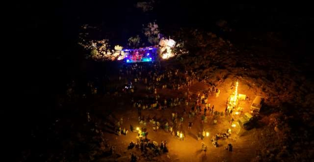 &Omicron;&iota; Ό&sigma;&tau;&rho;&iota;&alpha;-&Gamma;&iota;&omicron;&rho;&tau;έ&sigmaf; &tau;&omicron;&upsilon; &Nu;ό&tau;&omicron;&upsilon; &laquo;&zeta;&omega;&nu;&tau;ά&nu;&epsilon;&psi;&alpha;&nu;&raquo; &tau;&omicron; &Zeta;ό&mu;&pi;&omicron;&lambda;&omicron;