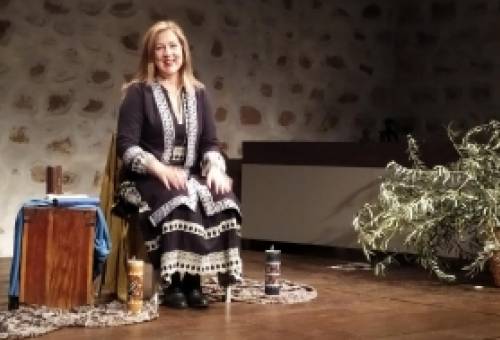 «Παραμύθια που μυρίζουν ελιά»: Η Σάσα Βούλγαρη αφηγείται στο Μουσείο Ελιάς και Λαδιού