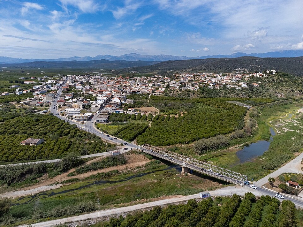 &laquo;Ή&rho;&theta;&epsilon; &eta; ώ&rho;&alpha; &omicron; &Alpha;&phi;&alpha;&nu;&iota;ά&sigmaf; &nu;&alpha; &pi;ά&psi;&epsilon;&iota; &nu;&alpha; &epsilon;ί&nu;&alpha;&iota; &alpha;&phi;&alpha;&nu;ή&sigmaf;&raquo;
