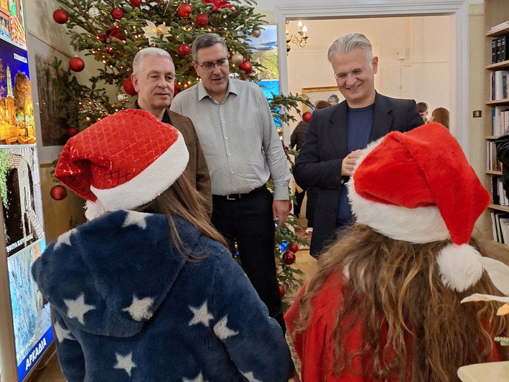 &Epsilon;&upsilon;&chi;έ&sigmaf; &kappa;&alpha;&iota; &mu;&epsilon;&lambda;&omega;&delta;ί&epsilon;&sigmaf; &gamma;&iota;&alpha; &tau;&omicron; &nu;έ&omicron; έ&tau;&omicron;&sigmaf; &sigma;&tau;&eta;&nu; &Pi;&epsilon;&rho;&iota;&phi;έ&rho;&epsilon;&iota;&alpha; &Pi;&epsilon;&lambda;&omicron;&pi;&omicron;&nu;&nu;ή&sigma;&omicron;&upsilon;