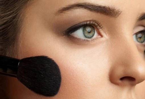 Πώς θα φτιάξεις μόνη σου το σπασμένο ρουζ και τη θρυμματισμένη σου σκιά