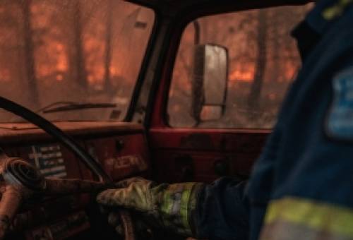 Στο πύρινο μέτωπο με όχημα 60ετίας
