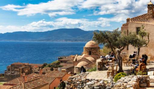 &Mu;&epsilon; &tau;&omicron; &beta;&lambda;έ&mu;&mu;&alpha; &sigma;&tau;&omicron;&nu; &beta;&iota;ώ&sigma;&iota;&mu;&omicron; &tau;&omicron;&upsilon;&rho;&iota;&sigma;&mu;ό &tau;&eta;&sigmaf; &epsilon;&pi;ό&mu;&epsilon;&nu;&eta;&sigmaf; &eta;&mu;έ&rho;&alpha;&sigmaf; &eta; &Mu;&omicron;&nu;&epsilon;&mu;&beta;&alpha;&sigma;&iota;ά
