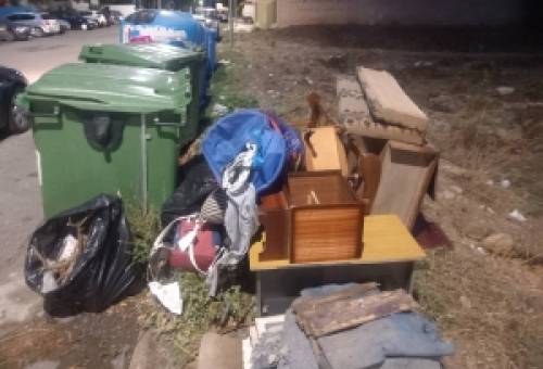 Όταν τα σκουπίδια «παρκάρουν» στην Πλατανιστά και το πρόστιμο δεν αργεί