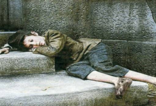 Το φτωχό παιδί και τα σουπιοκόκαλα