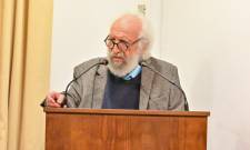 &Omicron; &Gamma;. &Gamma;&iota;&alpha;&xi;ό&gamma;&lambda;&omicron;&upsilon; &lambda;ύ&nu;&epsilon;&iota; &tau;&omicron;&nu; &laquo;&gamma;&rho;ί&phi;&omicron;&raquo; &gamma;&iota;&alpha; &tau;&omicron;&nu; &alpha;&rho;&chi;&iota;&tau;έ&kappa;&tau;&omicron;&nu;&alpha; &tau;&omicron;&upsilon; &Alpha;&rho;&chi;&alpha;&iota;&omicron;&lambda;&omicron;&gamma;&iota;&kappa;&omicron;ύ &Mu;&omicron;&upsilon;&sigma;&epsilon;ί&omicron;&upsilon; &Sigma;&pi;ά&rho;&tau;&eta;&sigmaf;