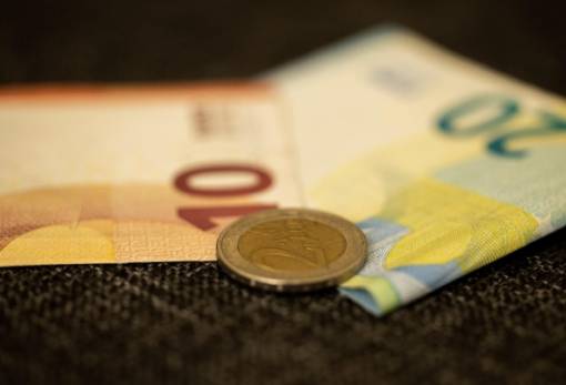 Γιατί η αύξηση των μισθών δεν φτάνει απέναντι στην ακρίβεια