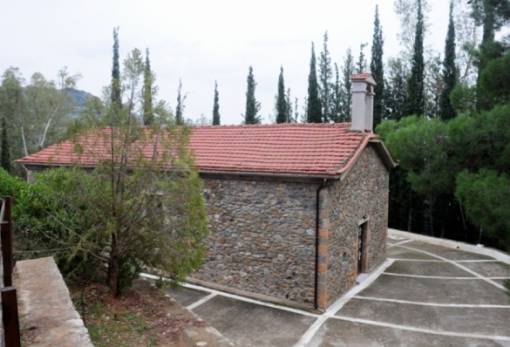 Αγρυπνία στη Γιάτρισσα Κοκκινόραχης