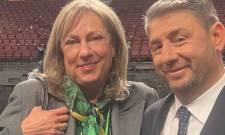 &Mu;. &Tau;&sigma;&iota;&rho;ώ&nu;&eta;: &laquo;&Sigma;&upsilon;&nu;έ&delta;&rho;&iota;&omicron; &epsilon;&lambda;&pi;ί&delta;&alpha;&sigmaf;, &epsilon;&nu;ό&tau;&eta;&tau;&alpha;&sigmaf; &pi;&rho;&omicron;&omicron;&pi;&tau;&iota;&kappa;ή&sigmaf;, &nu;ί&kappa;&eta;&sigmaf;&raquo;