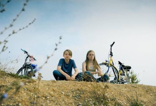 «Τόσο Μακριά»: Μια συγκινητική ταινία για τη φιλία και την απώλεια από την Κινηματογραφική Λέσχη «Ρόδον»