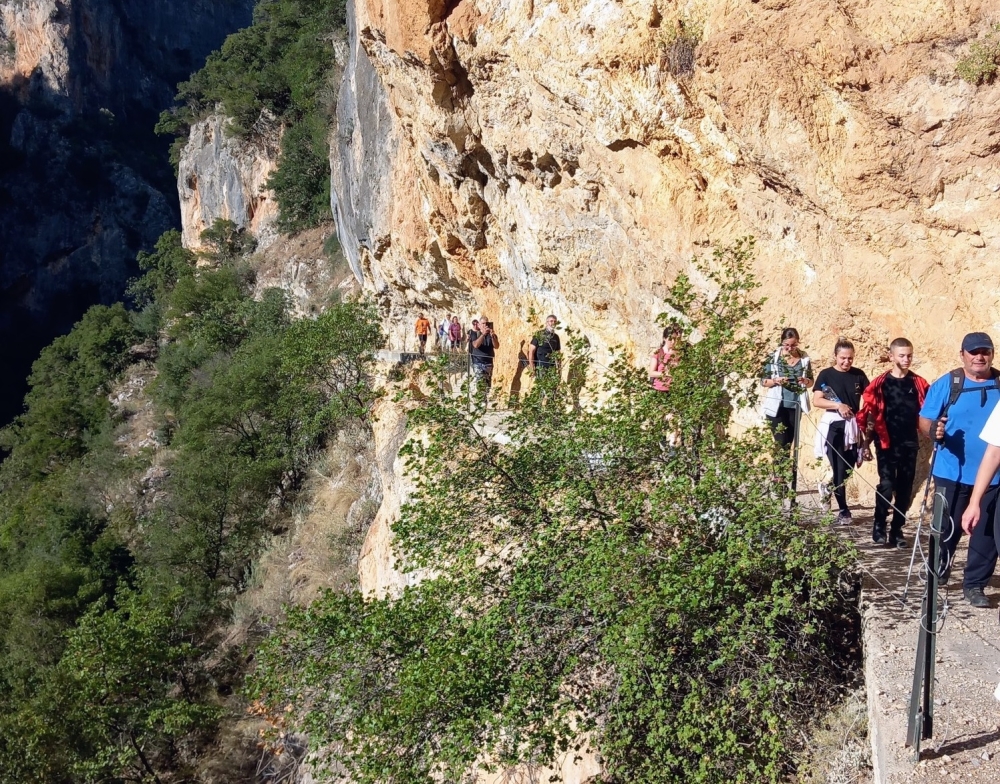 &Delta;&iota;&alpha;&sigma;&chi;ί&zeta;&omicron;&upsilon;&nu; &tau;&omicron;&nu; &kappa;&epsilon;&nu;&tau;&rho;&iota;&kappa;ό &Tau;&alpha;ΰ&gamma;&epsilon;&tau;&omicron; &alpha;&pi;ό &kappa;&omicron;&iota;&nu;&omicron;ύ &Epsilon;&Omicron;&Sigma; &Mu;&omicron;&lambda;ά&omega;&nu; &kappa;&alpha;&iota; &Sigma;&pi;ά&rho;&tau;&eta;&sigmaf;