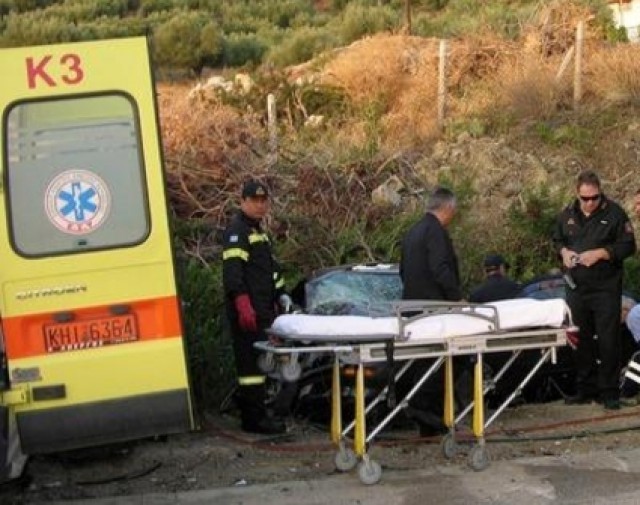 &Delta;&iota;&pi;&lambda;ή &tau;&rho;&alpha;&gamma;&omega;&delta;ί&alpha; &mu;&epsilon; 4 &nu;&epsilon;&kappa;&rho;&omicron;ύ&sigmaf; &sigma;&tau;&eta;&nu; &Epsilon;&Omicron; &Sigma;&pi;ά&rho;&tau;&eta;&sigmaf;-&Tau;&rho;ί&pi;&omicron;&lambda;&eta;&sigmaf;