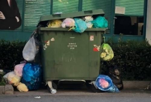 «Μπλόκο» στην Παλαιόχουνη ενώ η Σπάρτη πνίγεται στα σκουπίδια