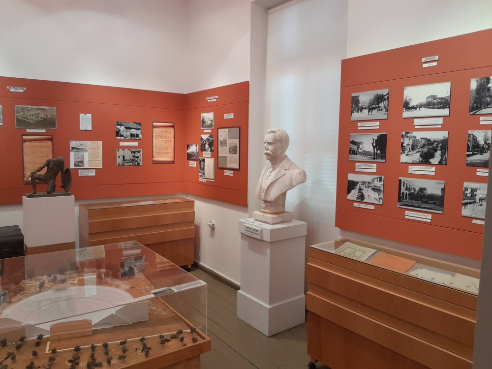 &Delta;&iota;&epsilon;&theta;&nu;ή&sigmaf; &Eta;&mu;έ&rho;&alpha; &Mu;&omicron;&upsilon;&sigma;&epsilon;ί&omega;&nu; &mu;&epsilon; &delta;&omega;&rho;&epsilon;ά&nu; &pi;&epsilon;&rho;&iota;ή&gamma;&eta;&sigma;&eta; &sigma;ή&mu;&epsilon;&rho;&alpha; &sigma;&tau;&eta;&nu; &iota;&sigma;&tau;&omicron;&rho;ί&alpha; &kappa;&alpha;&iota; &tau;&eta; &phi;&omega;&tau;&omicron;&gamma;&rho;&alpha;&phi;ί&alpha;