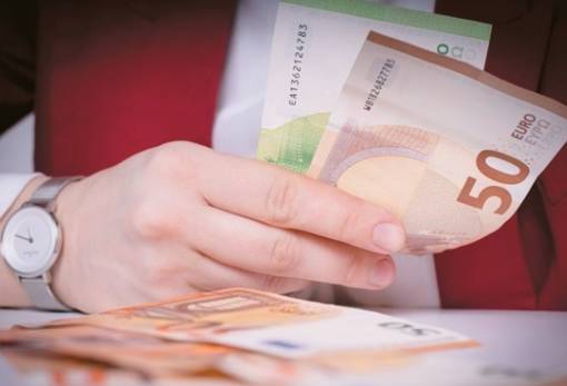 e-ΕΦΚΑ – ΟΠΕΚΑ: Πότε μπαίνουν συντάξεις και επιδόματα