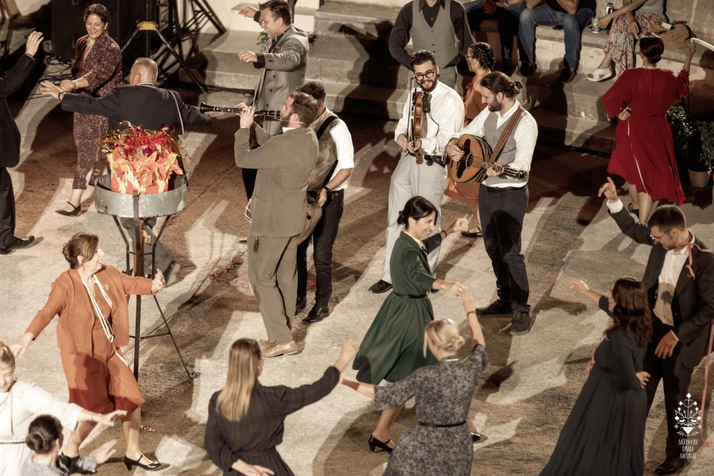 Έ&rho;&chi;&epsilon;&tau;&alpha;&iota; &tau;&omicron; 4&omicron; &Pi;&alpha;&rho;&alpha;&delta;&omicron;&sigma;&iota;&alpha;&kappa;ό &Gamma;&lambda;έ&nu;&tau;&iota; &tau;&eta;&sigmaf; &Lambda;&alpha;&omicron;&gamma;&rho;&alpha;&phi;&iota;&kappa;ή&sigmaf; &Omicron;&mu;ά&delta;&alpha;&sigmaf; &Lambda;&alpha;&kappa;&omega;&nu;ί&alpha;&sigmaf;