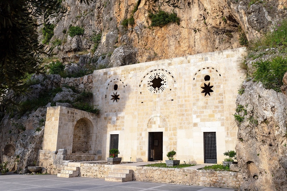 &Tau;&alpha;&xi;ί&delta;&iota;, &mu;ά&theta;&eta;&sigma;&eta; &kappa;&alpha;&iota; &delta;&rho;ά&sigma;&eta;: &Eta; &Epsilon;&tau;&alpha;&iota;&rho;&epsilon;ί&alpha; &Sigma;&pi;&alpha;&rho;&tau;&iota;&alpha;&tau;&iota;&kappa;ώ&nu; &Sigma;&pi;&omicron;&upsilon;&delta;ώ&nu; &sigma;&tau;έ&lambda;&nu;&epsilon;&iota; &nu;έ&omicron;&upsilon;&sigmaf; &sigma;&tau;&eta;&nu; &Alpha;&nu;&tau;&iota;ό&chi;&epsilon;&iota;&alpha;