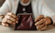 e-&Epsilon;&Phi;&Kappa;&Alpha;: &Pi;ό&tau;&epsilon; &kappa;&alpha;&tau;&alpha;&beta;ά&lambda;&lambda;&omicron;&nu;&tau;&alpha;&iota; &omicron;&iota; &sigma;&upsilon;&nu;&tau;ά&xi;&epsilon;&iota;&sigmaf; &Iota;&omicron;&upsilon;&nu;ί&omicron;&upsilon;