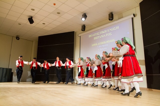 Ό&tau;&alpha;&nu; &eta; &iota;&sigma;&tau;&omicron;&rho;ί&alpha; &laquo;έ&sigma;&mu;&iota;&xi;&epsilon;&raquo; &mu;&epsilon; &tau;&eta;&nu; &pi;&alpha;&rho;ά&delta;&omicron;&sigma;&eta;