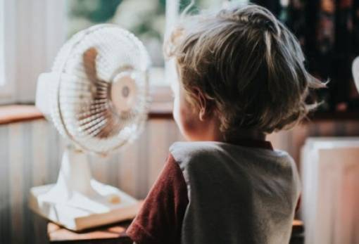 Υψηλές θερμοκρασίες: Έτσι μπορείτε να δροσιστείτε αν δεν έχετε κλιματιστικό