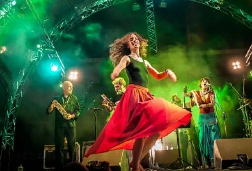 Μύηση στους ρυθμούς της Κάτω Ιταλίας με Encardia στο Ξηροκάμπι