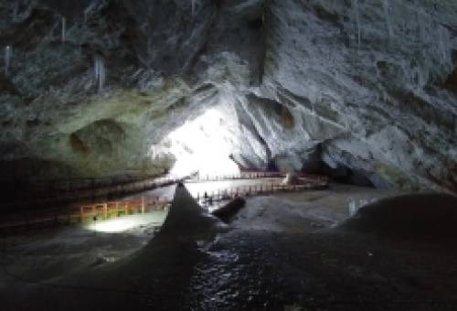 Ανθεκτικό βακτήριο βρέθηκε σε αρχαία σπηλιά πάγου