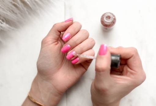 Τα 3 μεγαλύτερα λάθη που κάνεις όταν βάφεις μόνη σου τα νύχια σου