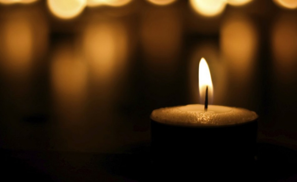 &Epsilon;&upsilon;&chi;&alpha;&rho;&iota;&sigma;&tau;ή&rho;&iota;&omicron; &pi;έ&nu;&theta;&omicron;&upsilon;&sigmaf; &tau;&eta;&sigmaf; &omicron;&iota;&kappa;&omicron;&gamma;έ&nu;&epsilon;&iota;&alpha;&sigmaf; &tau;&omicron;&upsilon; &epsilon;&kappa;&lambda;&iota;&pi;ό&nu;&tau;&omicron;&sigmaf; &Delta;&eta;&mu;&omicron;&sigma;&theta;έ&nu;&omicron;&upsilon;&sigmaf; &Beta;&lambda;&alpha;&chi;&omicron;&lambda;&iota;ά