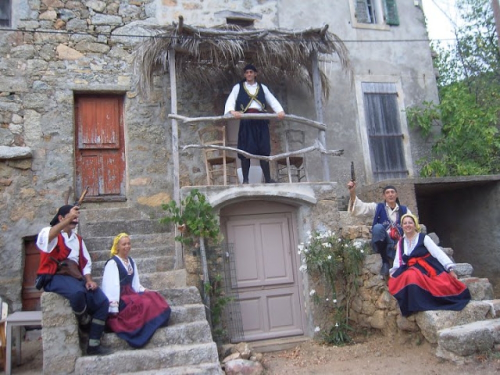 &Kappa;&alpha;&rho;&gamma;&kappa;έ&zeta;&epsilon; - &Tau;&omicron; &mu;&alpha;&nu;&iota;ά&tau;&iota;&kappa;&omicron; &epsilon;&lambda;&lambda;&eta;&nu;&iota;&kappa;ό &chi;&omega;&rho;ί&omicron; &tau;&eta;&sigmaf; &sigma;ύ&gamma;&chi;&rho;&omicron;&nu;&eta;&sigmaf; &Kappa;&omicron;&rho;&sigma;&iota;&kappa;ή&sigmaf;