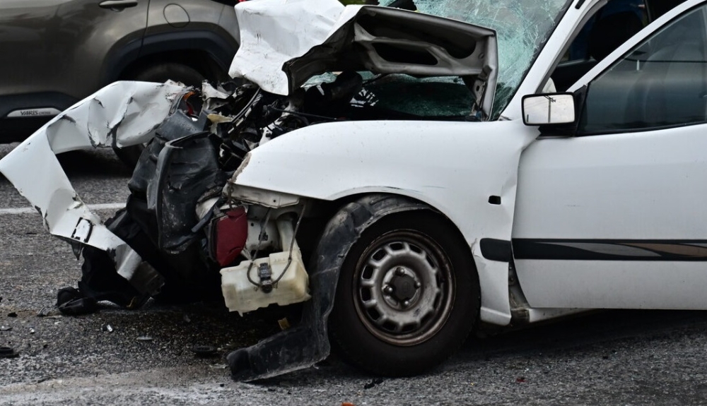 &Alpha;ί&mu;&alpha; &kappa;&alpha;&iota; &pi;ό&nu;&omicron;&sigmaf; &sigma;&tau;&eta;&nu; ά&sigma;&phi;&alpha;&lambda;&tau;&omicron; &tau;&eta;&sigmaf; &Pi;&epsilon;&lambda;&omicron;&pi;&omicron;&nu;&nu;ή&sigma;&omicron;&upsilon;: 17 &tau;&rho;&omicron;&chi;&alpha;ί&alpha; &tau;&omicron;&nu; &Phi;&epsilon;&beta;&rho;&omicron;&upsilon;ά&rho;&iota;&omicron;