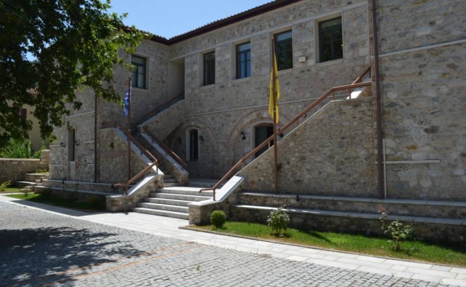 &Tau;&omicron; &Iota;&Nu;&Epsilon;&Beta;&Upsilon;&Pi; &alpha;&lambda;&lambda;ά&zeta;&epsilon;&iota;, &tau;&omicron; &kappa;&tau;ί&rho;&iota;&omicron; &tau;&iota; &gamma;ί&nu;&epsilon;&tau;&alpha;&iota;;